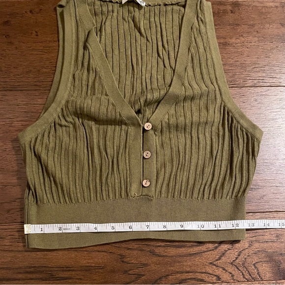 Button Front Ribbed Crop - Picture 8 of 8